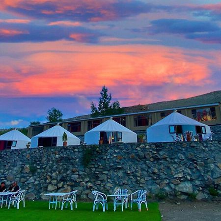 Apex Hotels And Resorts Hussaini Karimabad  Eksteriør bilde