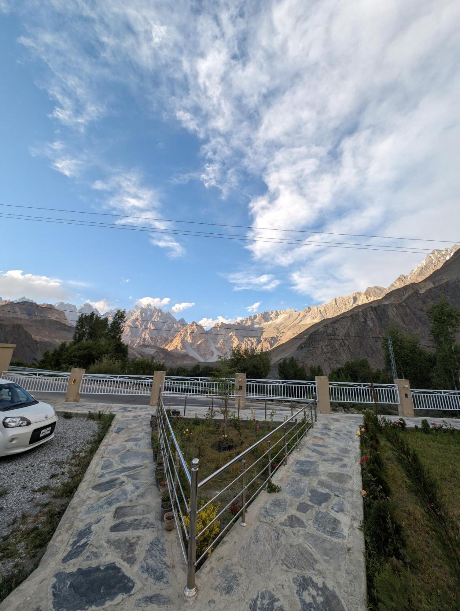Apex Hotels And Resorts Hussaini Karimabad  Eksteriør bilde