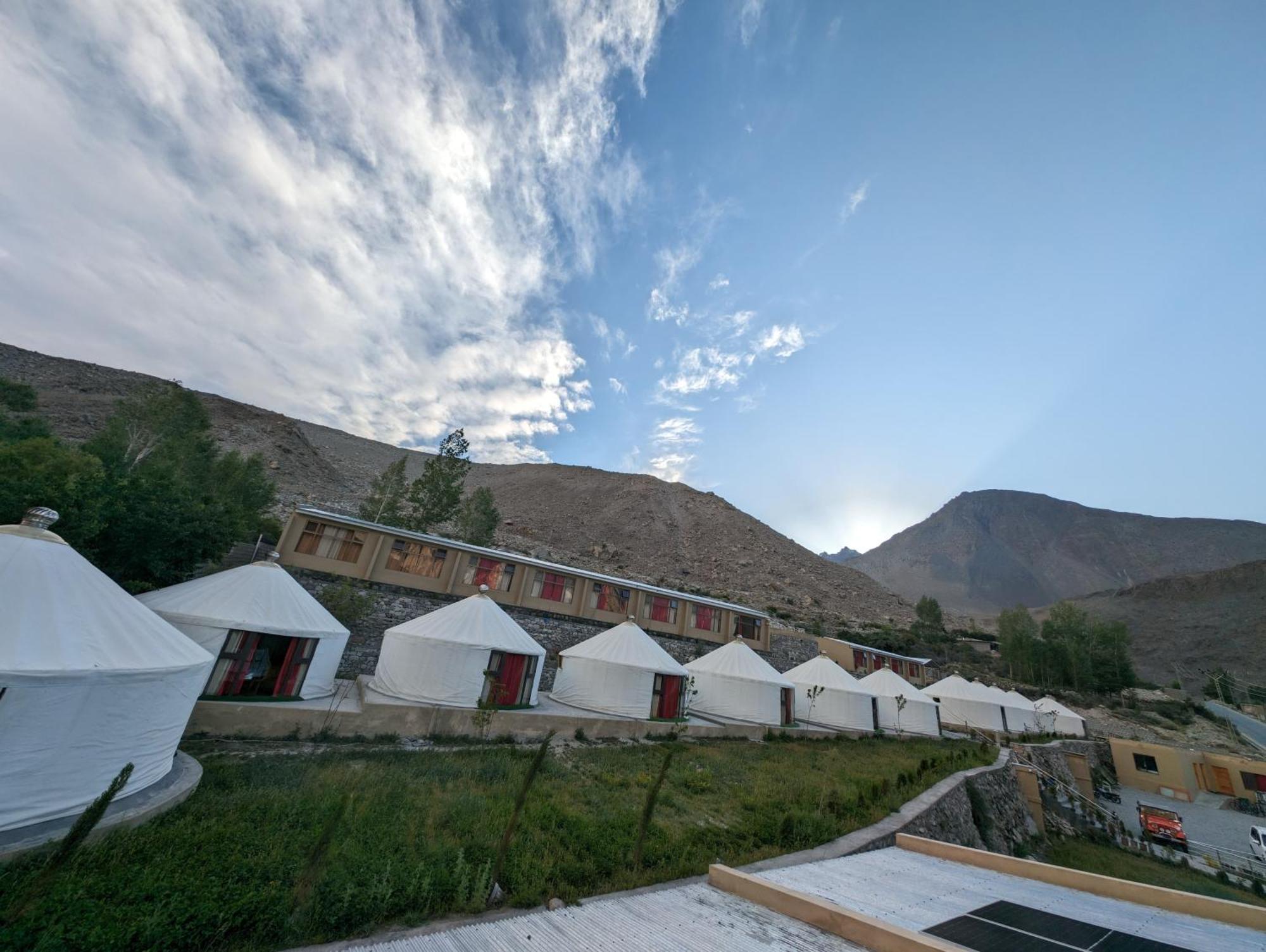 Apex Hotels And Resorts Hussaini Karimabad  Eksteriør bilde