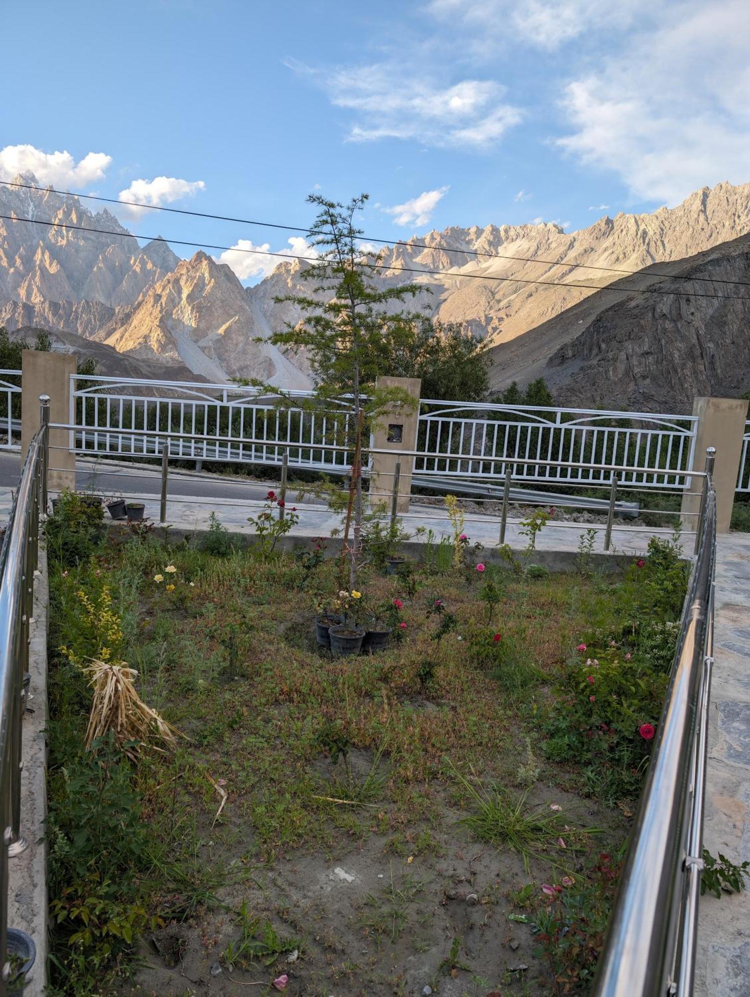 Apex Hotels And Resorts Hussaini Karimabad  Eksteriør bilde
