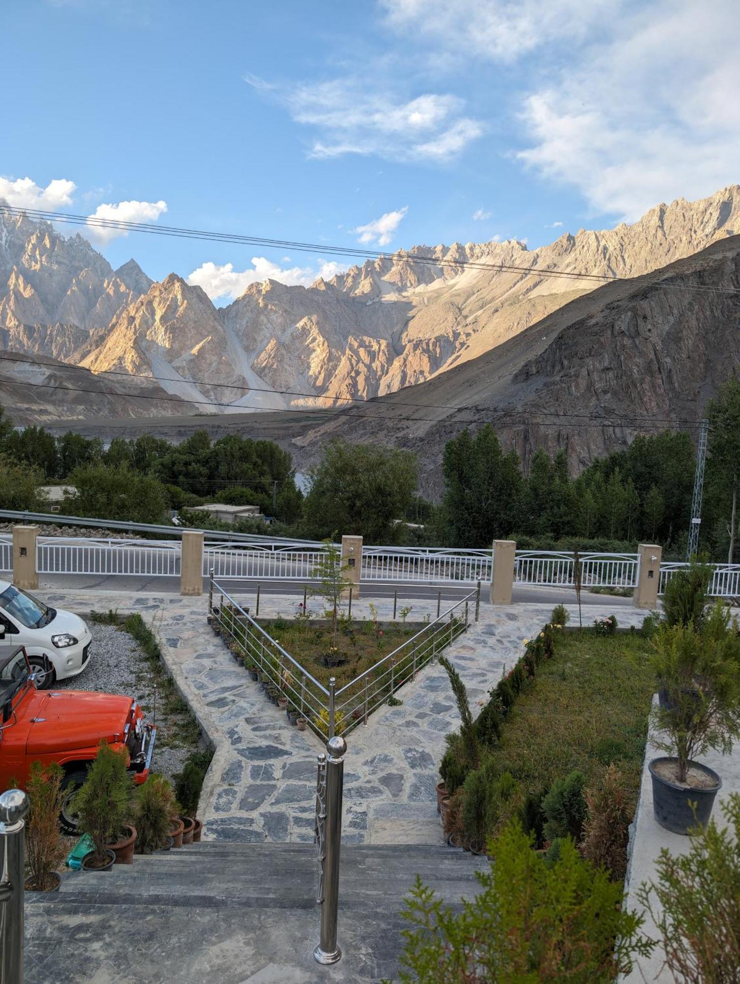 Apex Hotels And Resorts Hussaini Karimabad  Eksteriør bilde