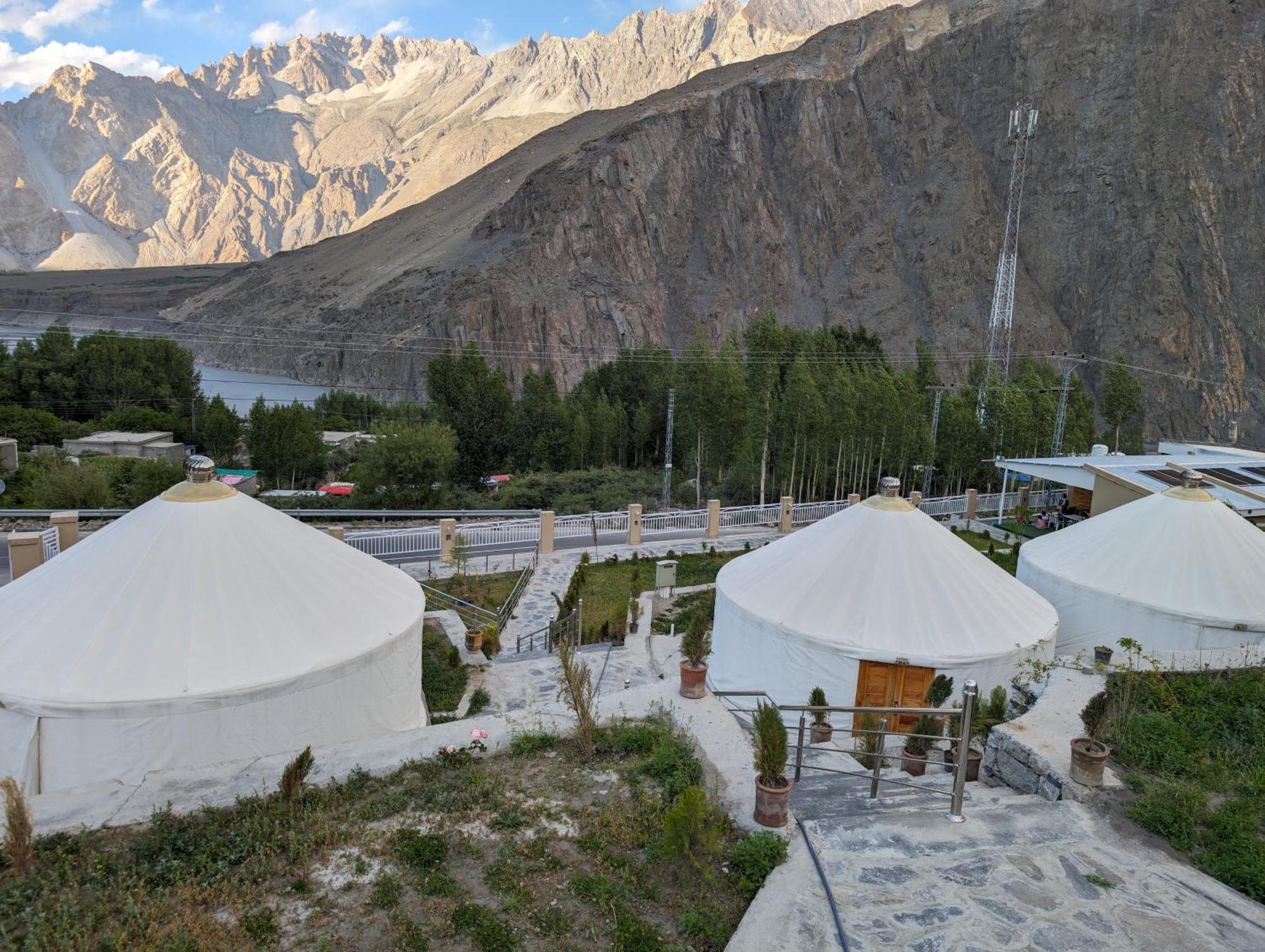 Apex Hotels And Resorts Hussaini Karimabad  Eksteriør bilde
